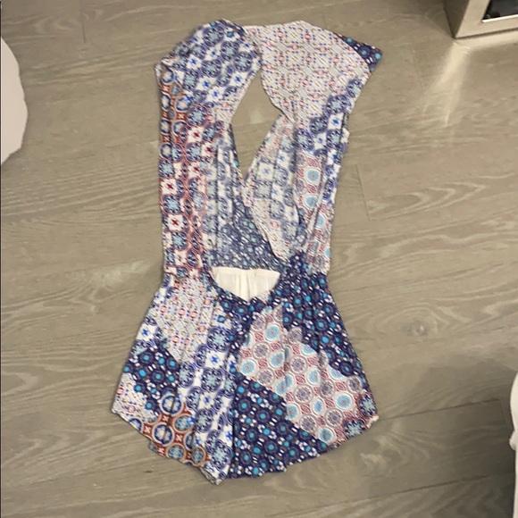 Oliviceous romper size small - Picture 5 of 5